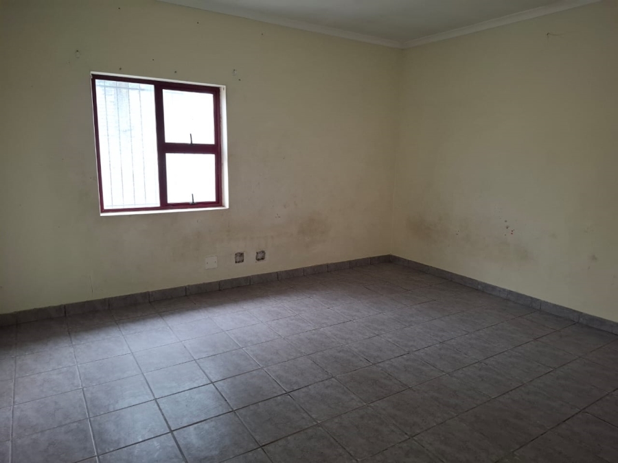 6 Bedroom Property for Sale in Oakdale Western Cape